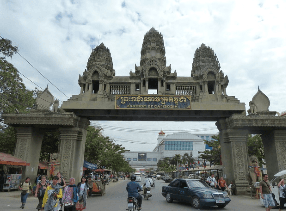 Revoca del divieto di accesso al territorio cambogiano per i viaggiatori